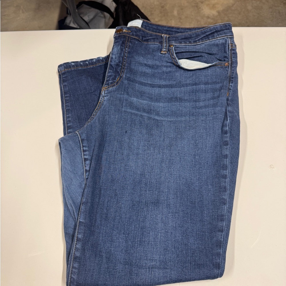 Caslon Women's Straight Leg Jeans in Deep Blue